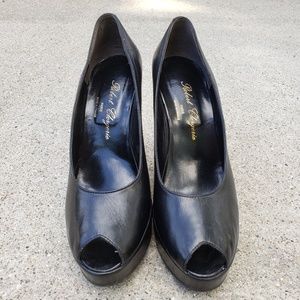 Robert Clergerie peep toe platform pump